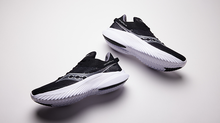 Saucony レディース Kinvara 14 スニーカー, ブルーライト/グレープ, 9.5