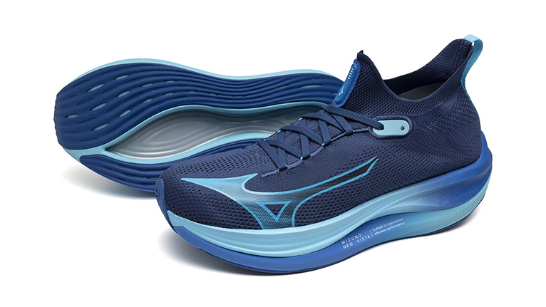 ジョグやスピード練習にも適したMizunoの新作厚底ランニングシューズ「MIZUNO NEO VISTA」が6月14日より発売開始