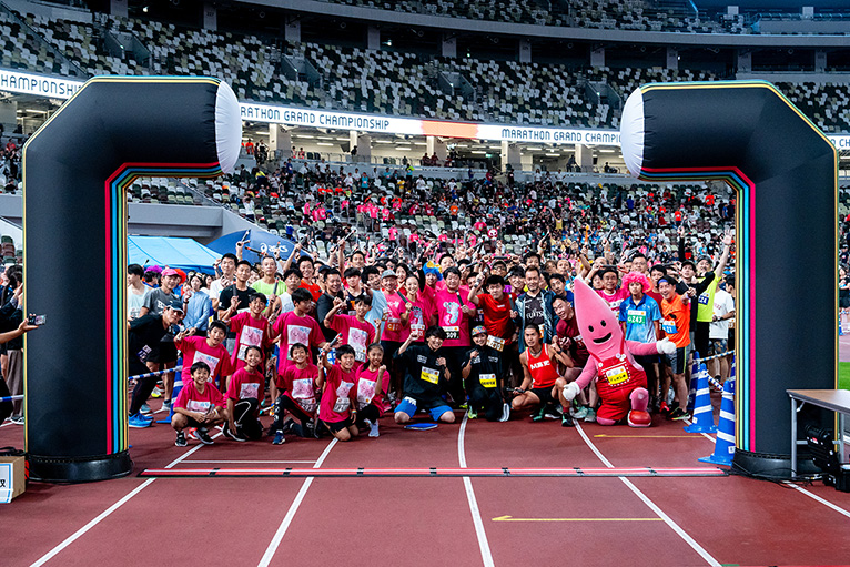 夜の国⽴競技場でリレーマラソン開催。「TOKYO ナイトリレー&1マイルin国⽴競技場」参加者募集中