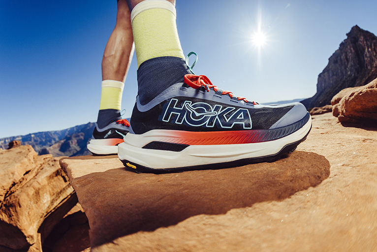 HOKA＜ホカ＞が、カーボンプレート搭載のトレイルランニングシューズ「TECTON X 3」の発売を開始。スピードを追い求めるランナーに