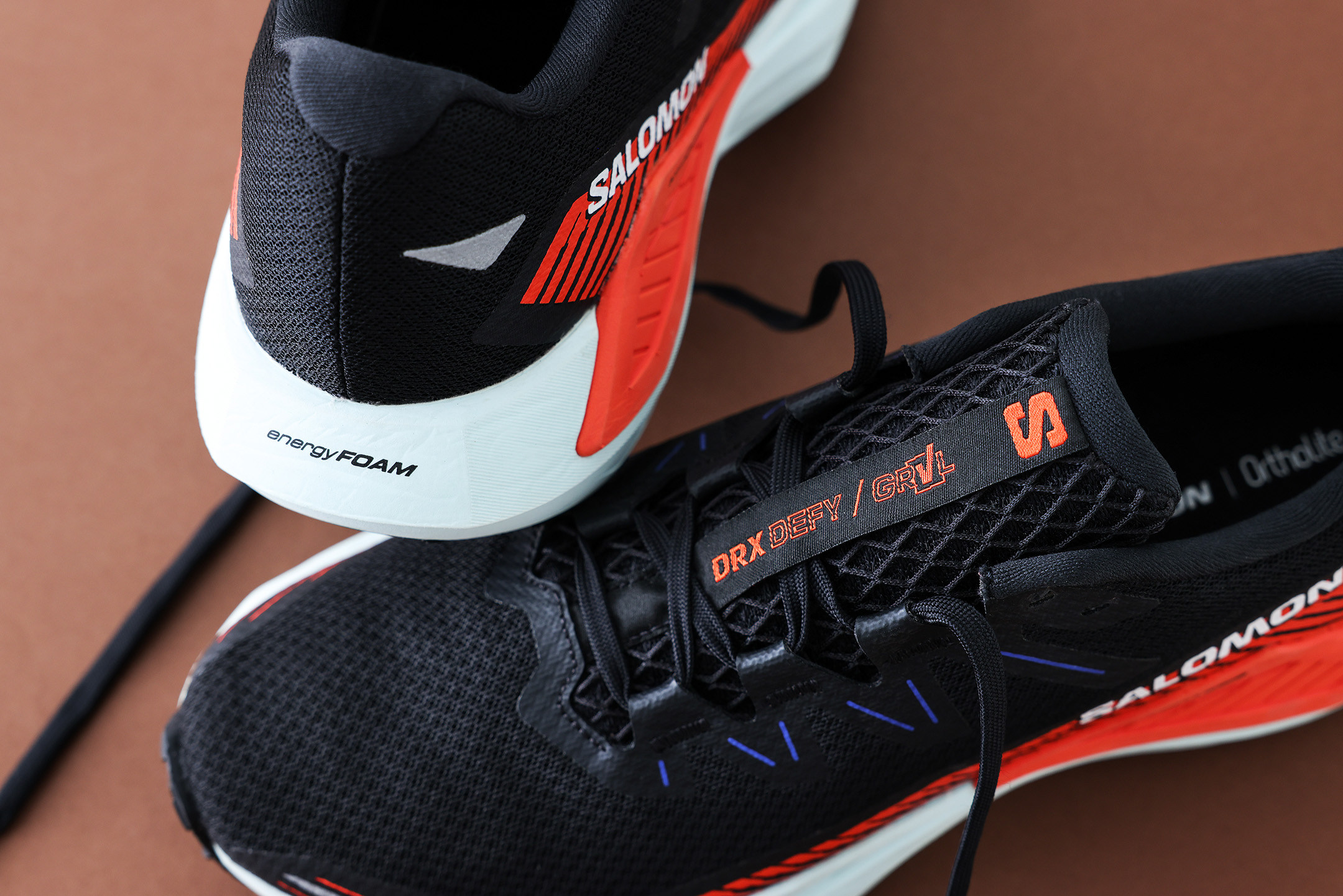 ロードからオフロードまで走破する、Salomon秋の新作グラベルモデル、DRX DEFY GRVLをレビューする