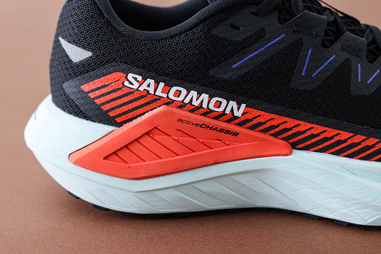 ロードからオフロードまで走破する、Salomon秋の新作グラベルモデル、DRX DEFY GRVLをレビューする