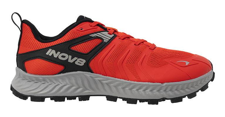 INOV8＜イノヴェイト＞のトレイルランシューズ「TRAILTALON」が、新ロゴを載せてリニューアル。地面を掴むようなグリップ力で、どんな路面も走破