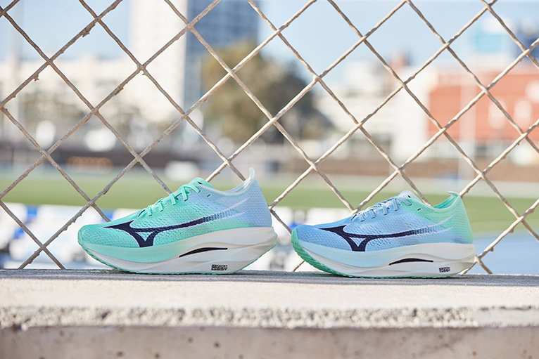 Mizuno＜ミズノ＞のスピードランナー向けランニングシューズ「WAVE REBELLION PRO 3」と「WAVE REBELLION PRO LOW」が11月29日より発売。反発性とクッション性がさらにアップ