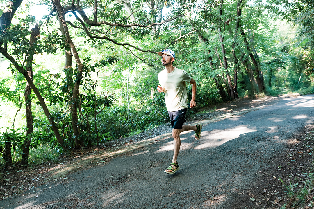 サンダルでRoad to TrailをFUN RUN! Teva<テバ>の「Aventrail R2T」がこの夏のナチュラルランニングの主役になる