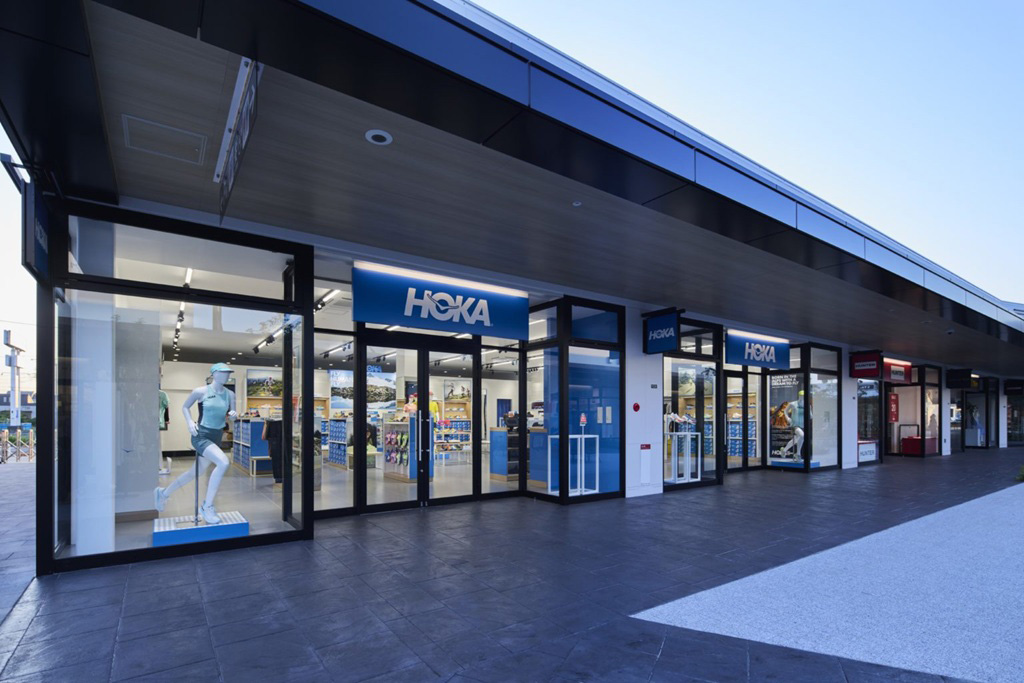 HOKA＜ホカ＞が、国内最大級の売場面積を誇る新店「HOKA三井アウトレットパーク木更津店」を6月23日にオープン