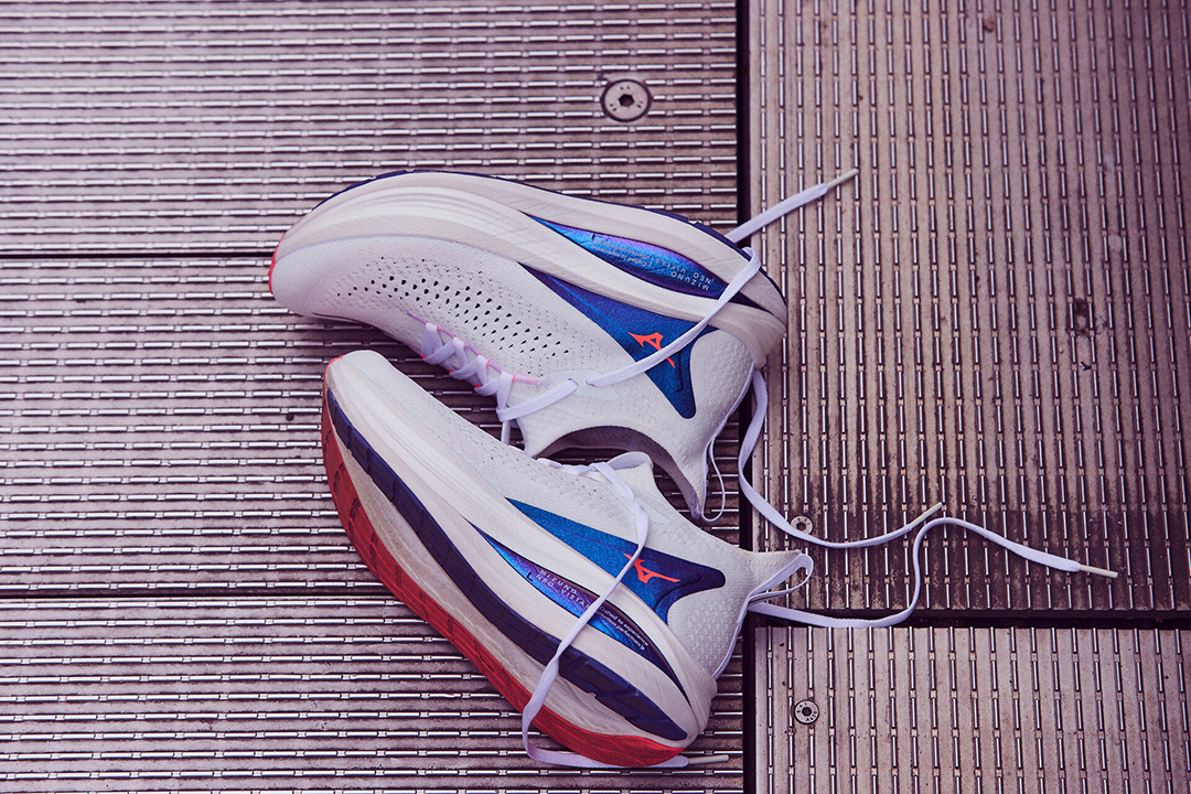 Mizuno＜ミズノ＞から、スーパートレーナーの2代目モデル「MIZUNO NEO VISTA 2」が登場。6月20日より発売開始