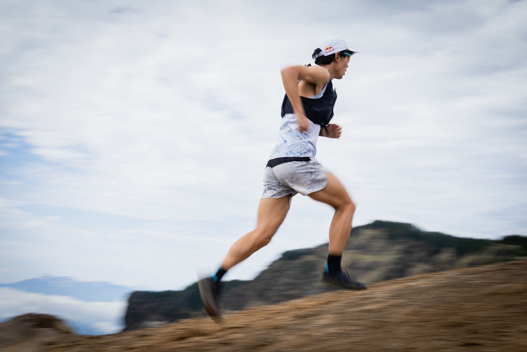 Vivobarefoot＜ビボベアフット＞が上田瑠偉選手をブランドアンバサダーに起用。新たな挑戦の軌跡「Back to Basics」シリーズも公開開始