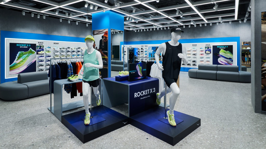 東京・丸の内と高輪にHOKA＜ホカ＞の新店舗がオープン。ランニングからライフスタイルまで展開