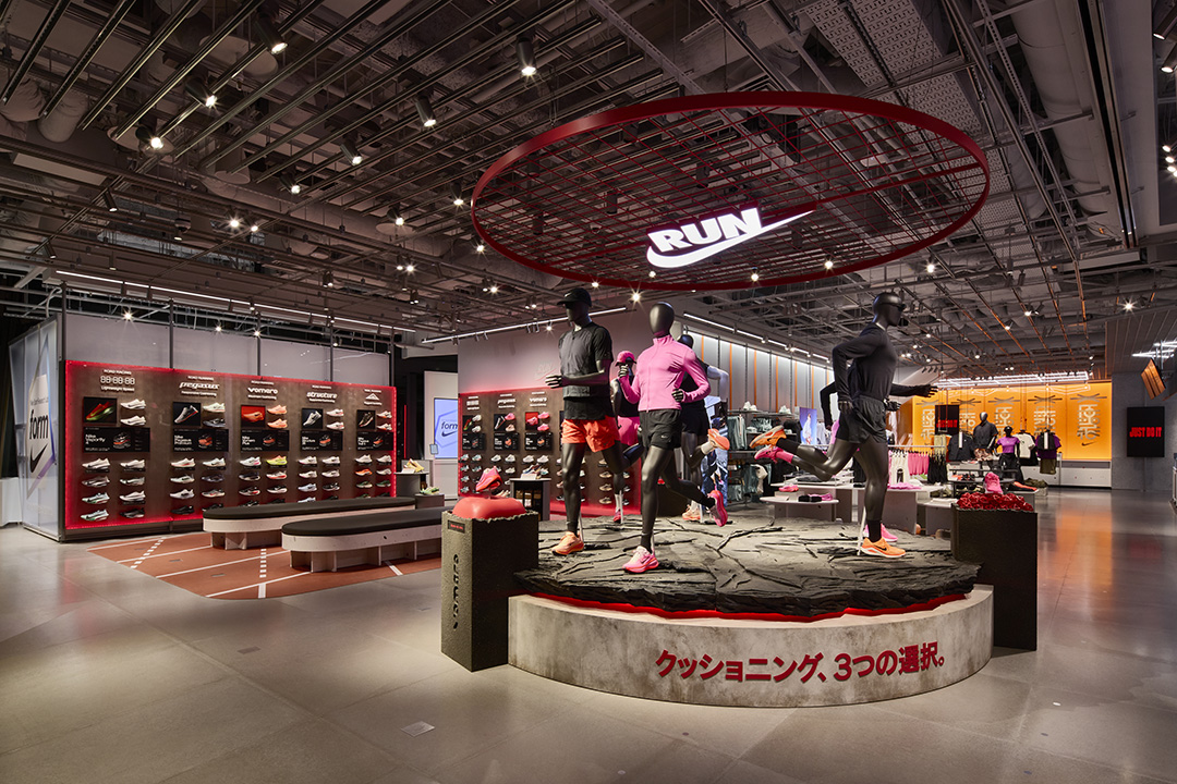 東京・原宿の旗艦店「NIKE HARAJUKU」が9月11日に移転してリニューアルオープン。ランニングの動作分析ツール「NSRL Form」も日本初導入