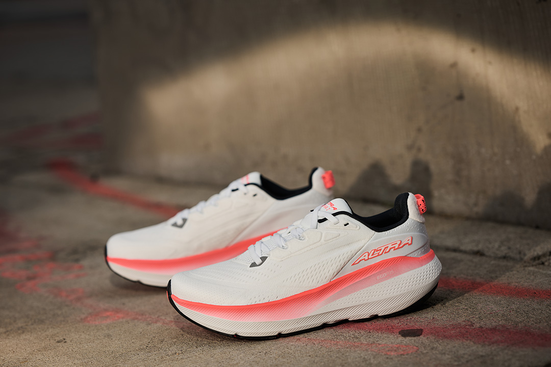 最大級のクッションと快適さが進化。ALTRA＜アルトラ＞から新ミッドソール搭載の「FWD VIA 2」が登場。10月18日発売