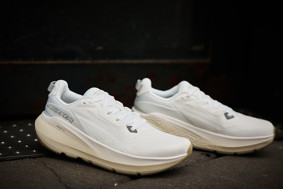 最大級のクッションと快適さが進化。ALTRA＜アルトラ＞から新ミッドソール搭載の「FWD VIA 2」が登場。10月18日発売