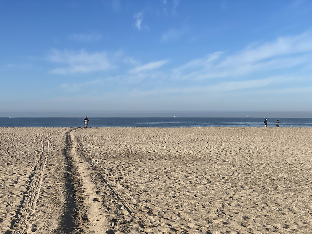 ビーチランのすすめ。砂浜を走る心地よさと効果