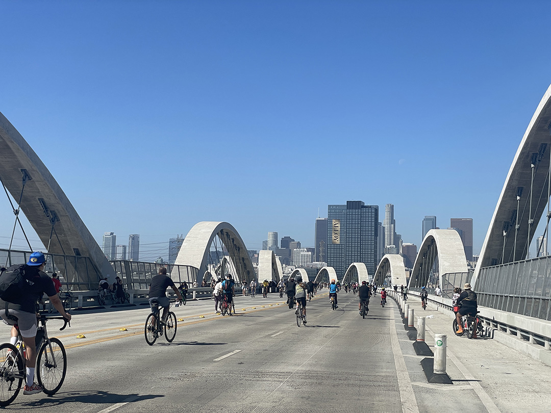 ロサンゼルスのど真ん中を走る—「CycLAVia」体験記