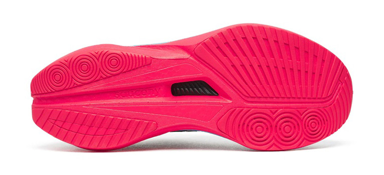 トレーニングからレースまで活躍するSaucony<サッカニー>の代表作をアレンジ。キース・へリングコラボレーションが登場