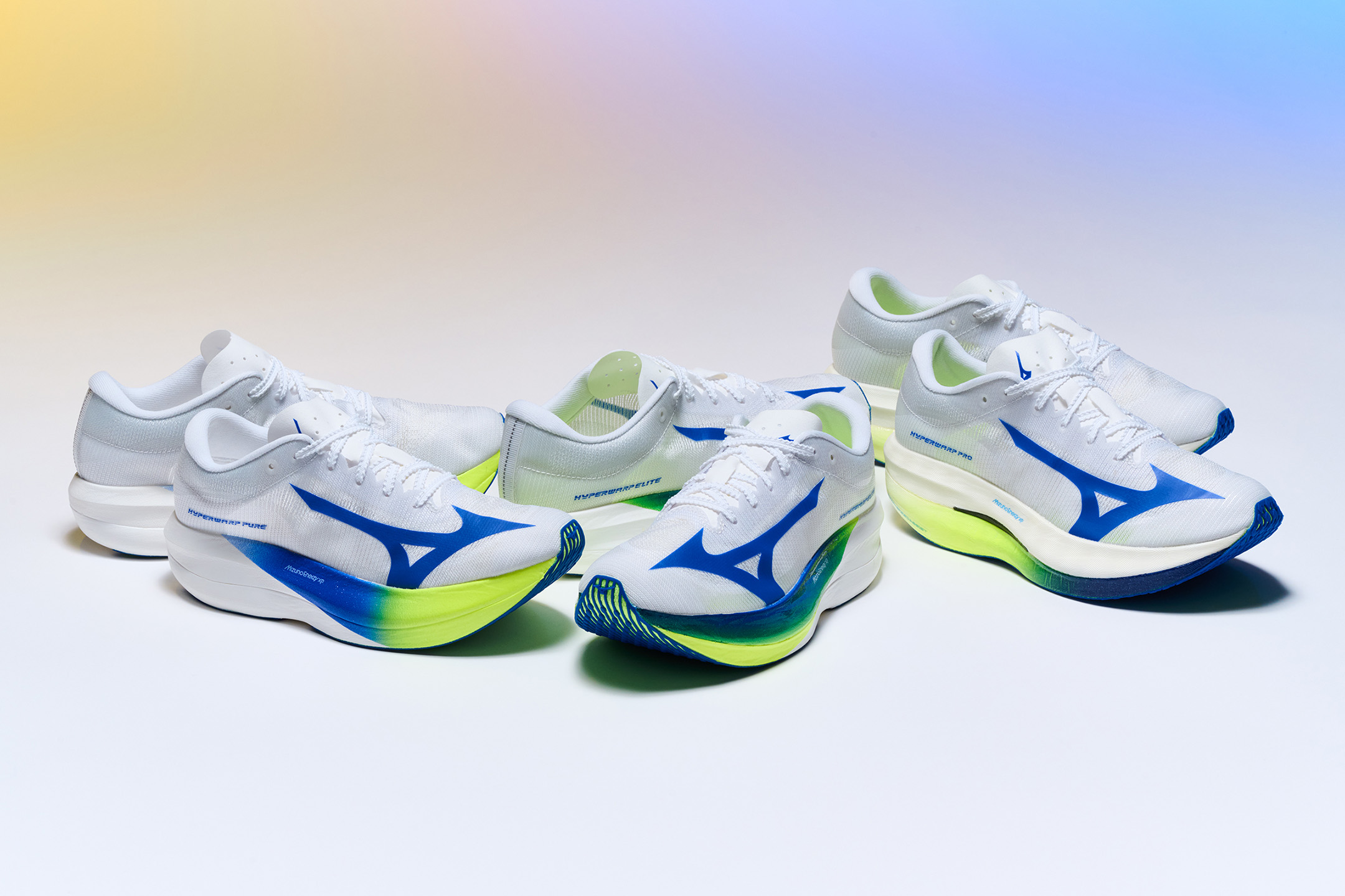 勝負レースにおいて、自分の限界を超越するために誕生。それが軽量性と反発性、安定性の3拍子が揃った、MIZUNO HYPERWARPだ!