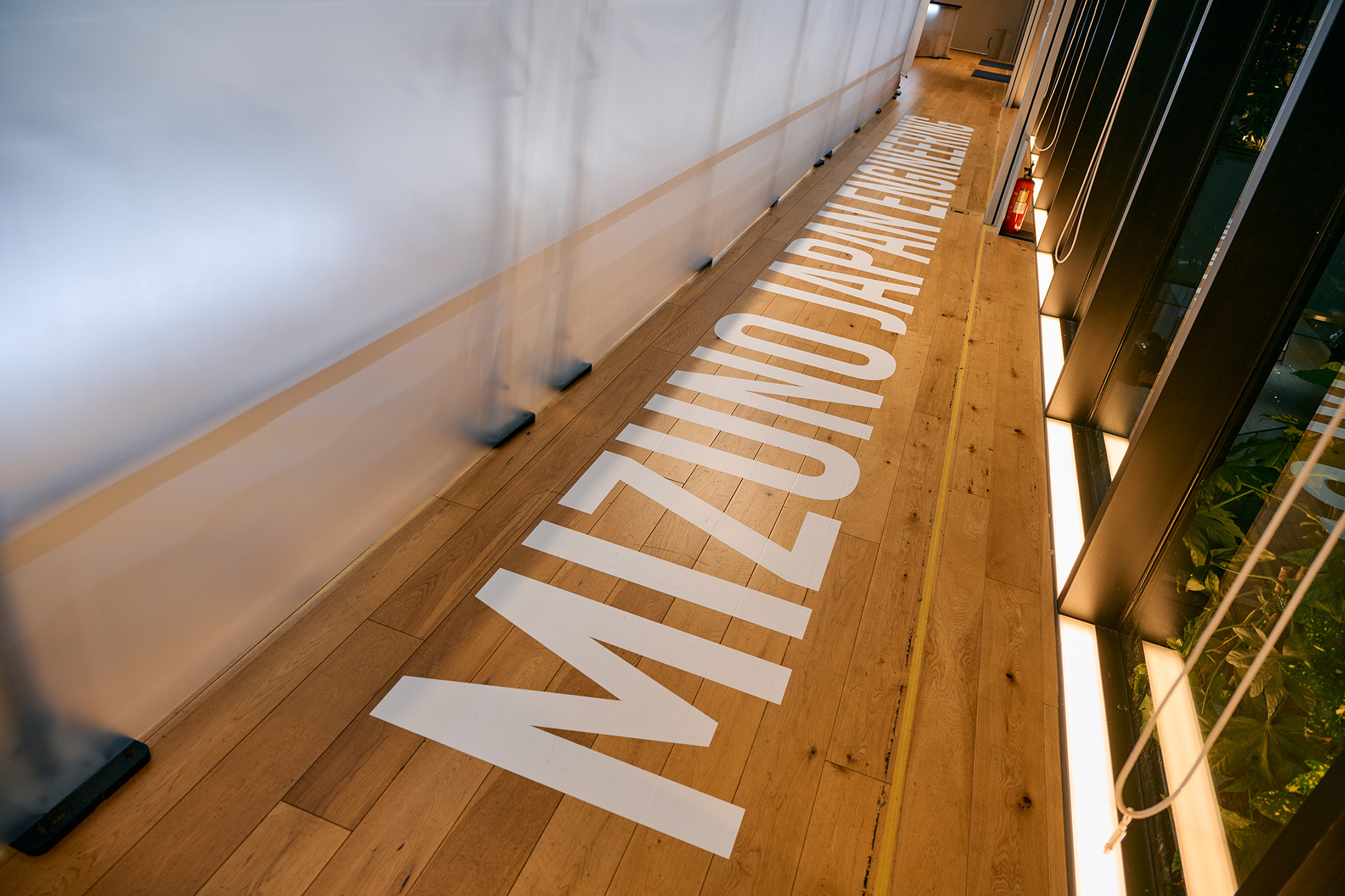 勝負レースにおいて、自分の限界を超越するために誕生。それが軽量性と反発性、安定性の3拍子が揃った、MIZUNO HYPERWARPだ!