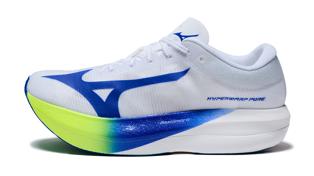 勝負レースにおいて、自分の限界を超越するために誕生。それが軽量性と反発性、安定性の3拍子が揃った、MIZUNO HYPERWARPだ！
