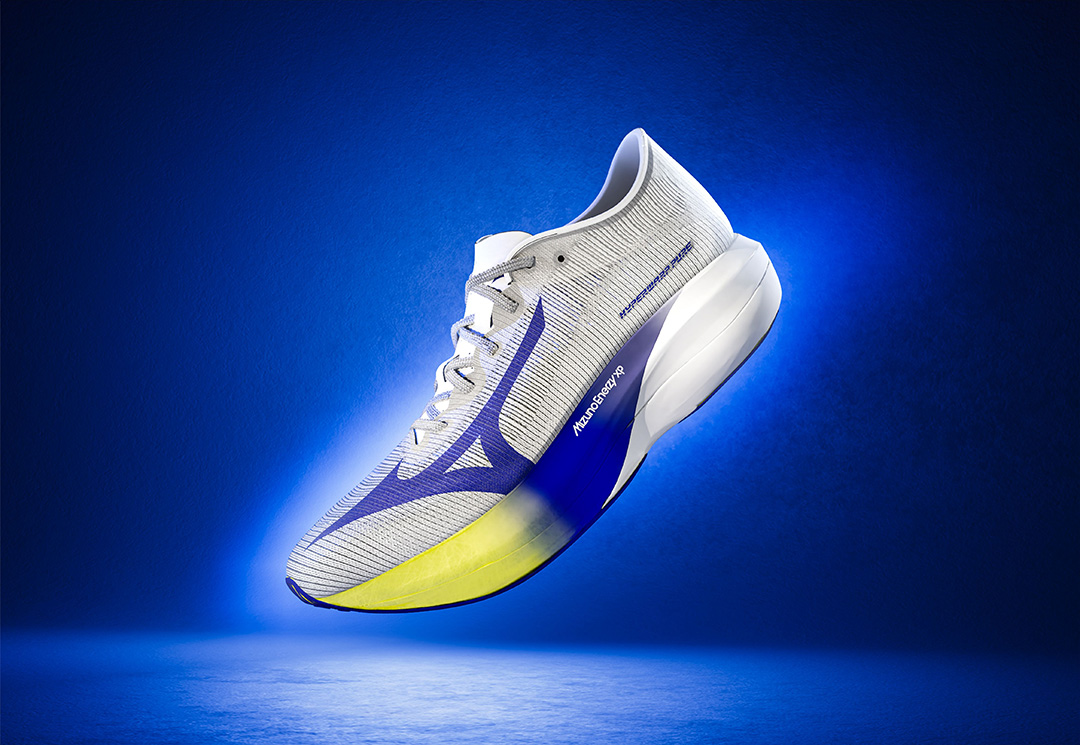 Mizuno<ミズノ>の注目作。新作スピードレーシングシューズ「HYPERWARP」シリーズがデビュー。12月19日より発売開始