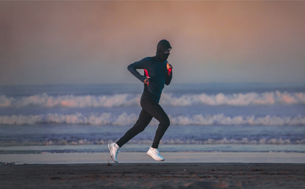 動ける、暖かさ。UNDER ARMOUR<アンダーアーマー>の冬用ベースレイヤー「UAコールドギア」発売中