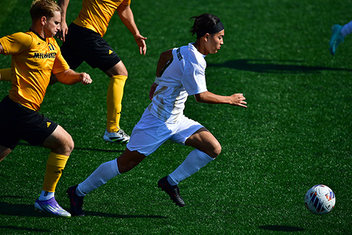 UNDER ARMOUR<アンダーアーマー>の新作をアメリカのアスリートスチューデントが試してみた!