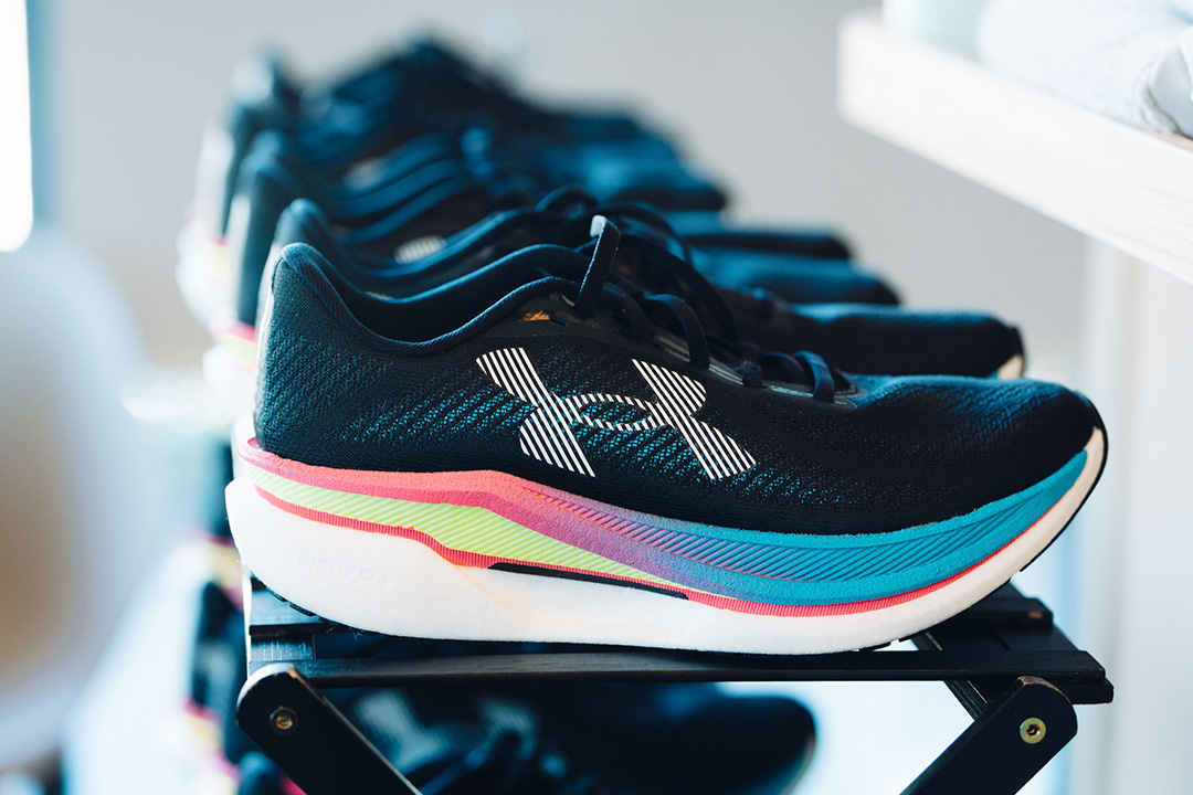 UNDER ARMOUR<アンダーアーマー>の新作をアメリカのアスリートスチューデントが試してみた!