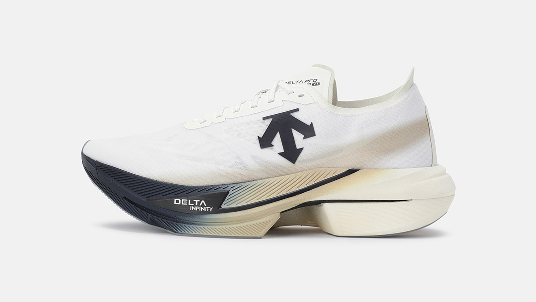 DESCENTE＜デサント＞のトップランナー向けランニングシューズ「DELTAPRO EXP V3」がデビュー。直営店＆オンラインストアにて発売開始
