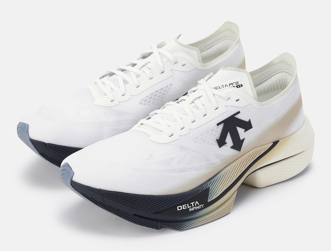 DESCENTE＜デサント＞のトップランナー向けランニングシューズ「DELTAPRO EXP V3」がデビュー。直営店＆オンラインストアにて発売開始