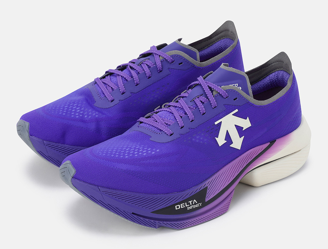 DESCENTE＜デサント＞のトップランナー向けランニングシューズ「DELTAPRO EXP V3」がデビュー。直営店＆オンラインストアにて発売開始