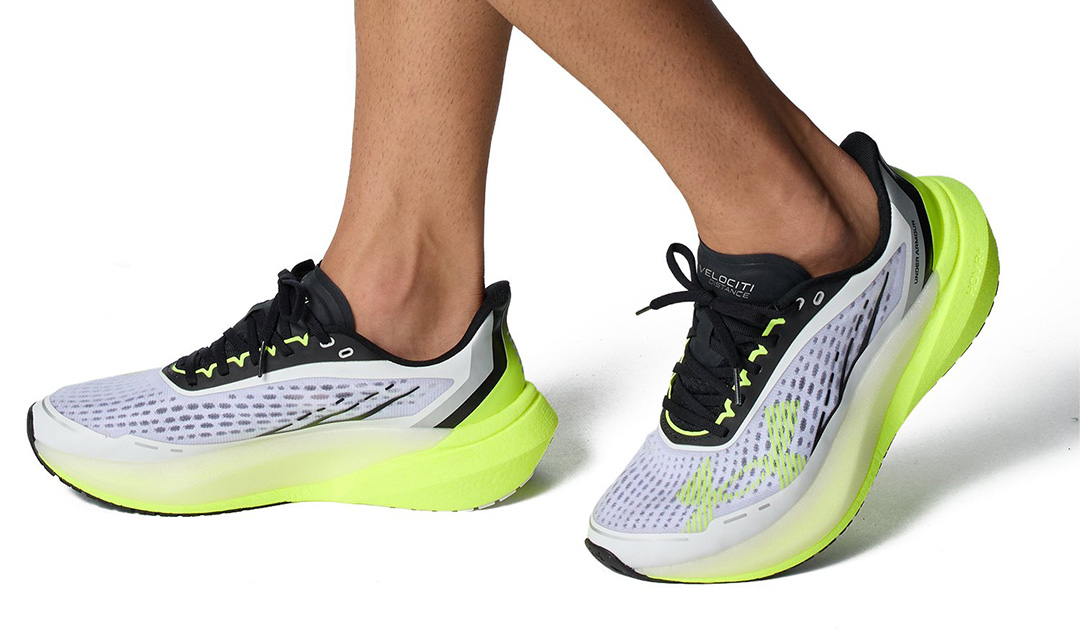 UNDER ARMOUR＜アンダーアーマー＞の「UA ベロシティ」シリーズから「UAベロシティ ディスタンス」が登場。驚くほど柔らかく、弾む一足