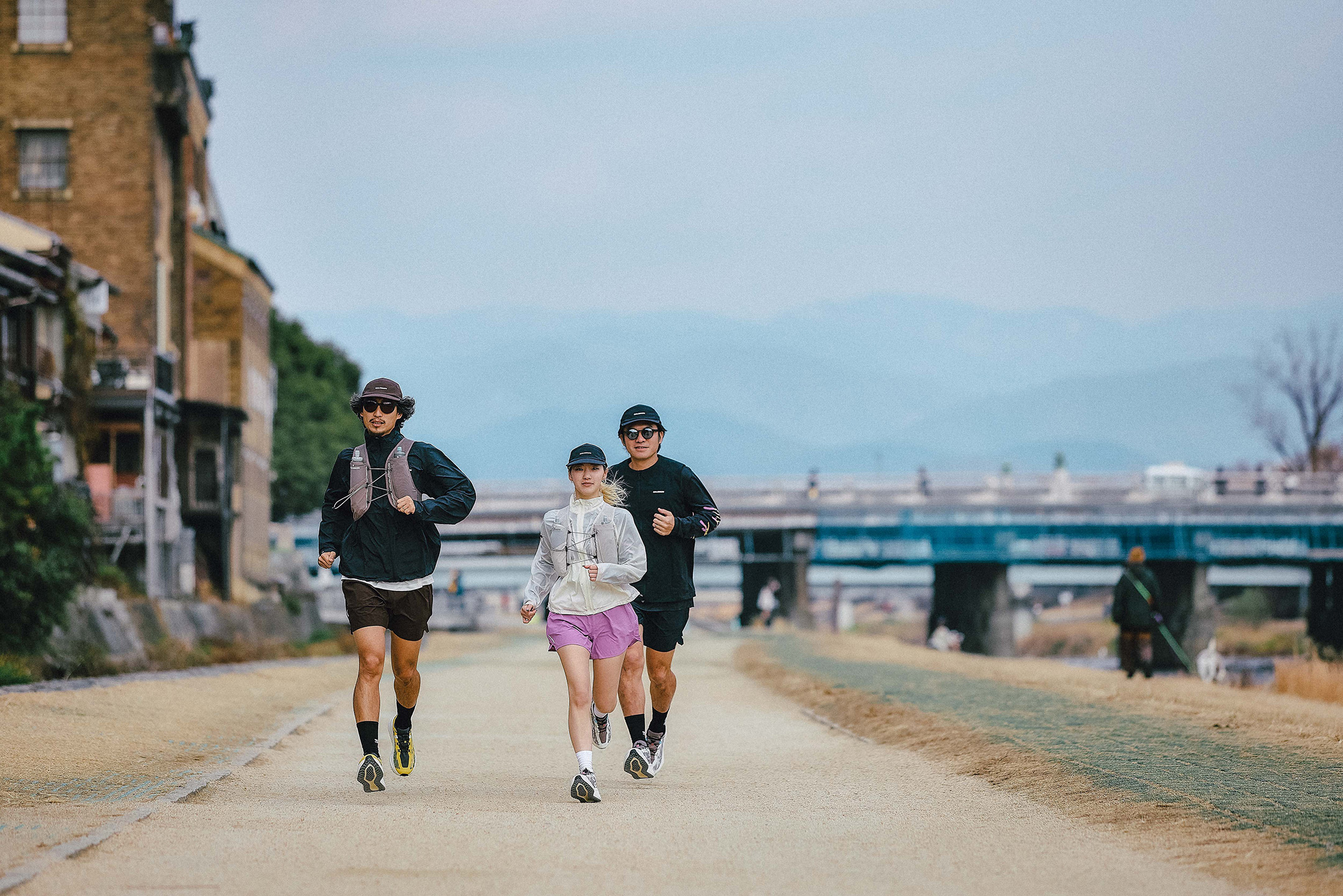 京都旅ランで活躍したサロモン「エアロ グライド 4 グラベル」の履き心地を実走レビュー！