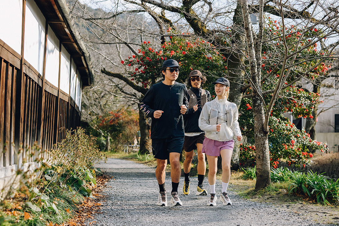 京都旅ランで活躍したサロモン「エアロ グライド 4 グラベル」の履き心地を実走レビュー！