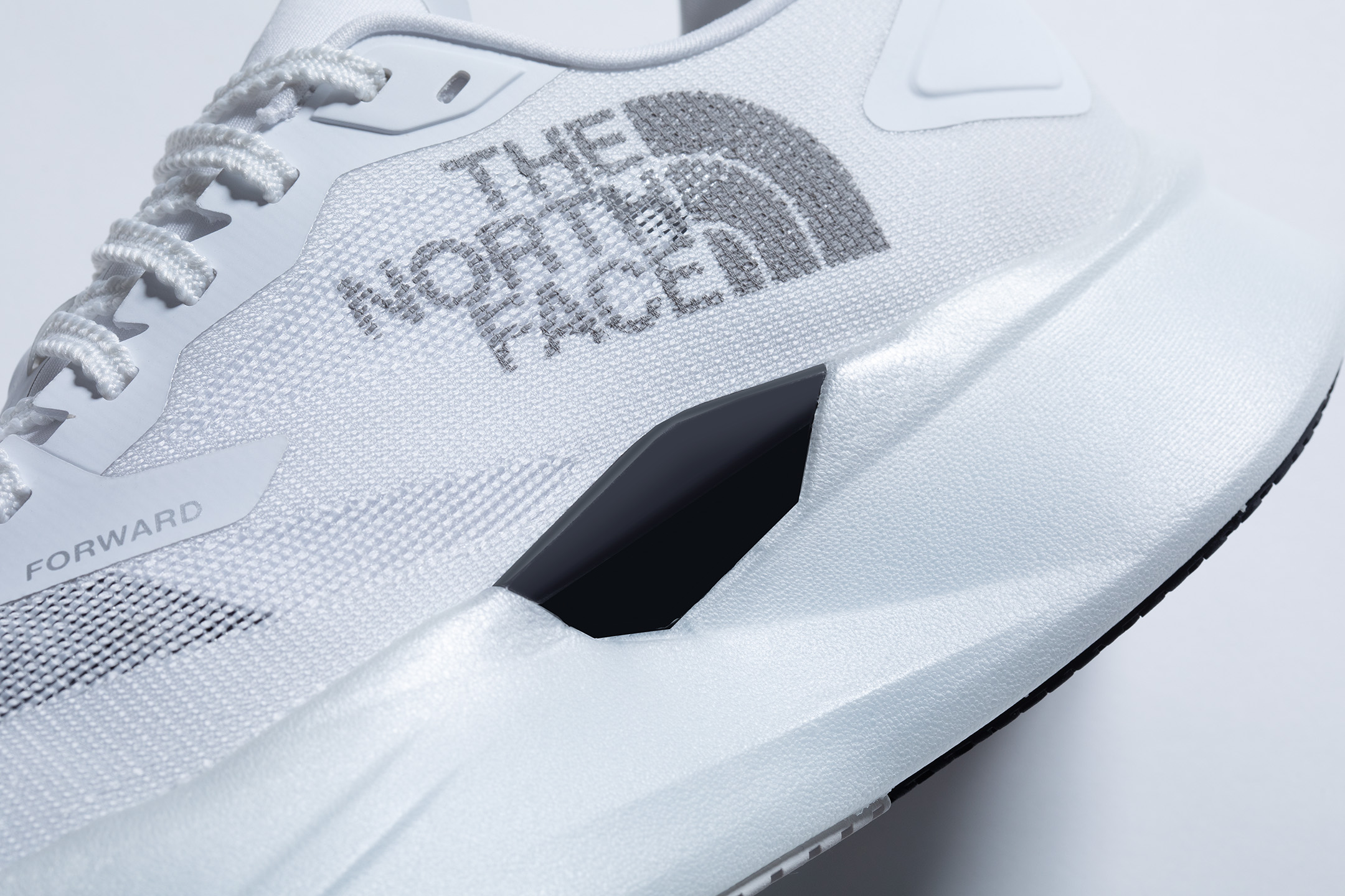 VECTIV for ROAD RUNNING Part.1　遂に登場した、VECTIVのロードランニングシューズ。VECTIV Forward / VECTIV versa